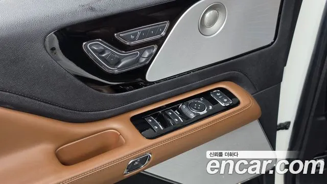 Lincoln Aviator 2nd Gen — Фото автомобиля 30