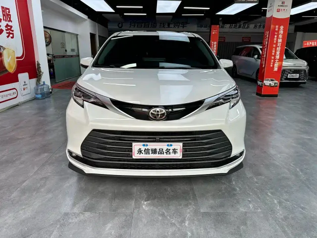 Toyota Sienna — Фото автомобиля 2