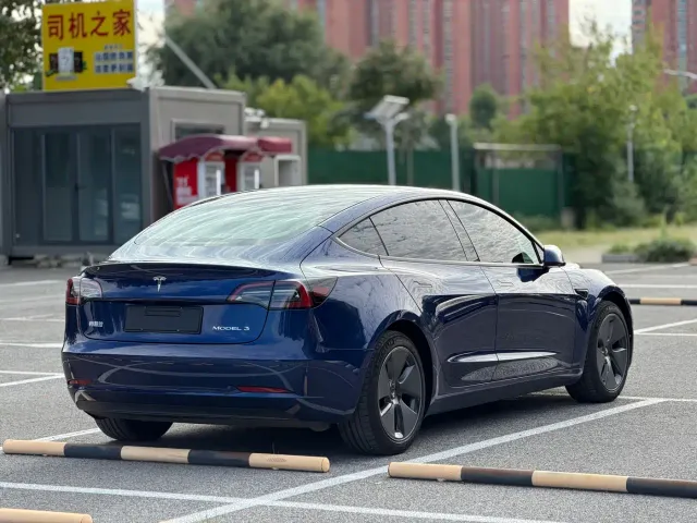 Tesla Model 3 — Фото автомобиля 7