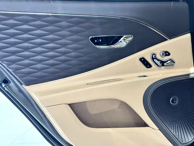 Bentley Flying Spur — Фото автомобиля 28