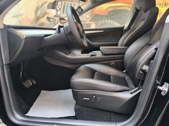Tesla Model Y — Фото автомобиля 9