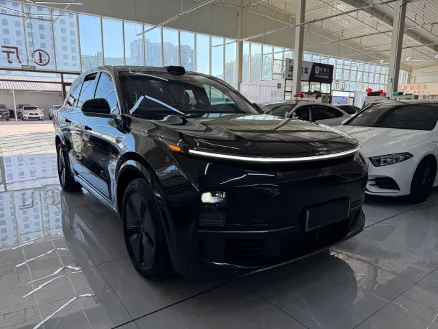 Li Auto L8 — Фото автомобиля 3