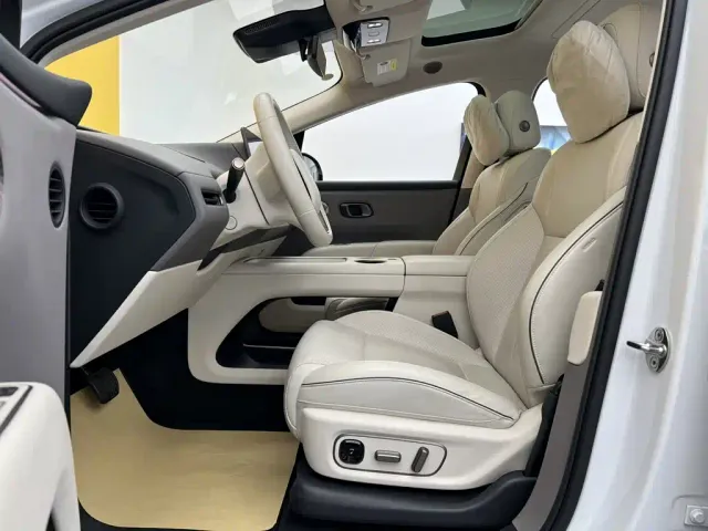 Li Auto i8 — Фото автомобиля 16