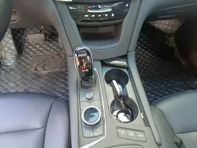 Cadillac XT5 — Фото автомобиля 13