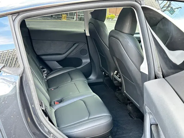 Tesla Model Y — Фото автомобиля 13