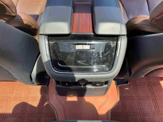 Lincoln Navigator — Фото автомобиля 14