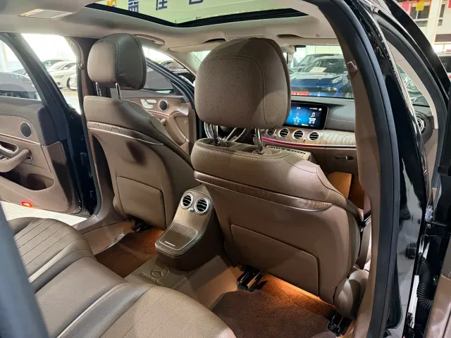 Mercedes-Benz E-Class — Фото автомобиля 12