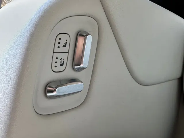 Li Auto MEGA — Фото автомобиля 24