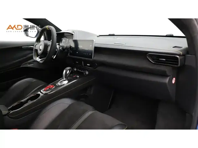 Lotus Emira — Фото автомобиля 6