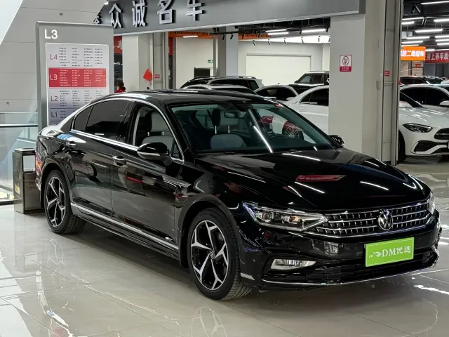 Фотография автомобиля — Volkswagen Magotan