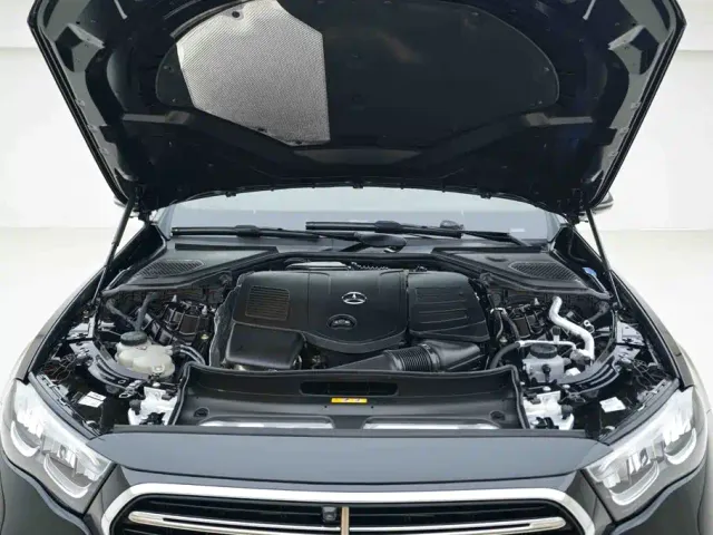 Mercedes-Benz E-Class — Фото автомобиля 6