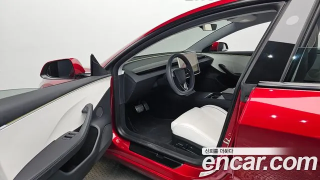 Tesla Model 3 — Фото автомобиля 15