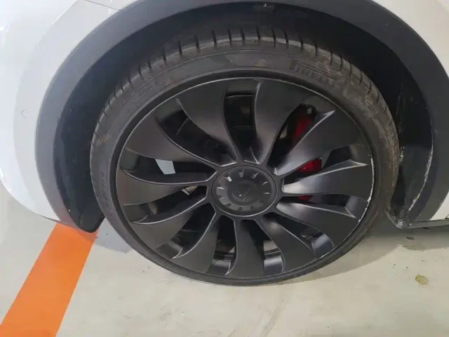 Tesla Model Y — Фото автомобиля 22