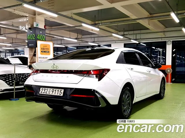 Hyundai Avante CN7 — Фото автомобиля 2