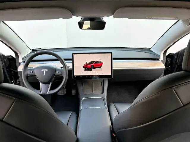 Tesla Model 3 — Фото автомобиля 5