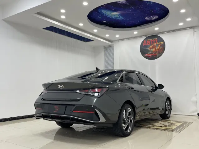 Hyundai Elantra — Фото автомобиля 19