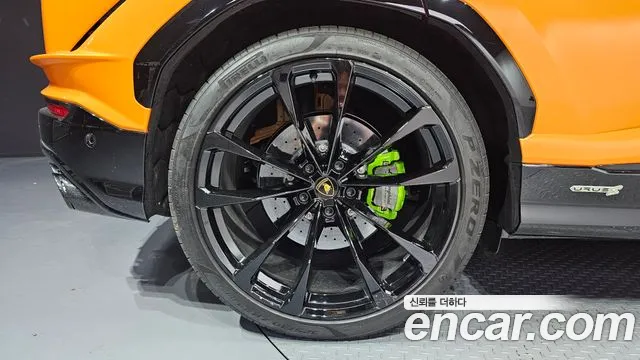 Lamborghini Urus — Фото автомобиля 5