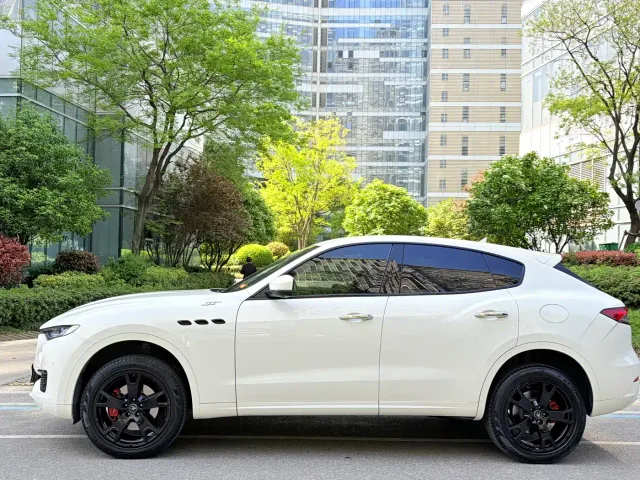 Maserati Levante — Фото автомобиля 4