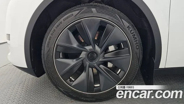 Tesla Model Y — Фото автомобиля 5