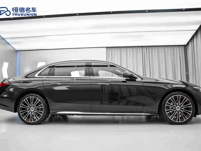Mercedes-Benz E-Class — Фото автомобиля 4