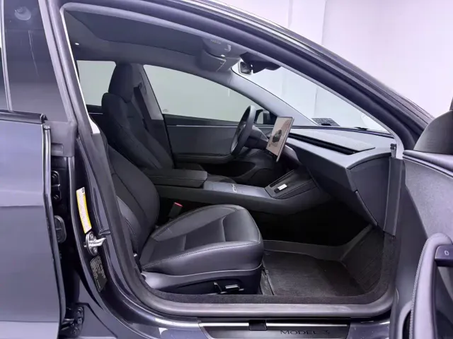 Tesla Model 3 — Фото автомобиля 7