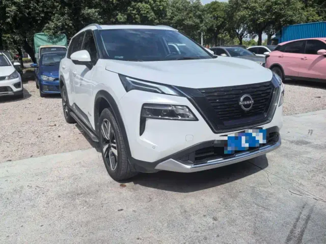 Nissan X-Trail — Фото автомобиля 2