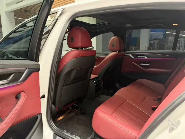 BMW 5 Series — Фото автомобиля 12