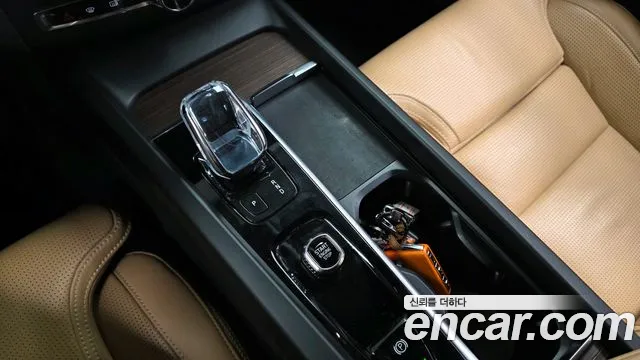 Вольво XC60 — Фото автомобиля 9