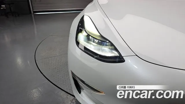 Tesla Model 3 — Фото автомобиля 6
