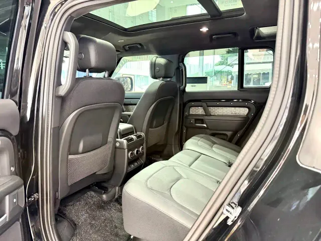 Land Rover Defender — Фото автомобиля 11