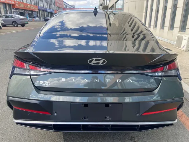 Hyundai Elantra — Фото автомобиля 21