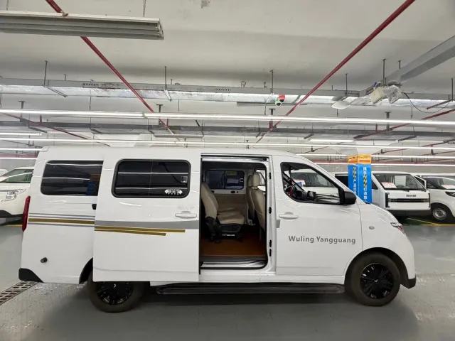 Wuling Yangguang — Фото автомобиля 9