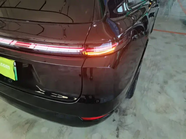 Li Auto L9 — Фото автомобиля 7