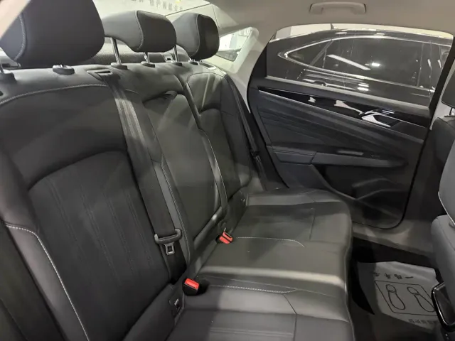 Volkswagen Passat — Фото автомобиля 14
