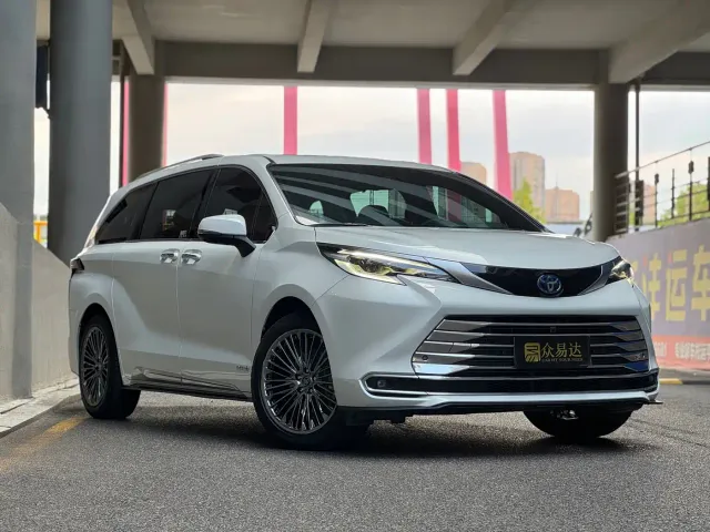Toyota Sienna — Фото автомобиля 6