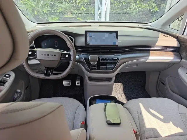 Roewe iMAX8 — Фото автомобиля 10