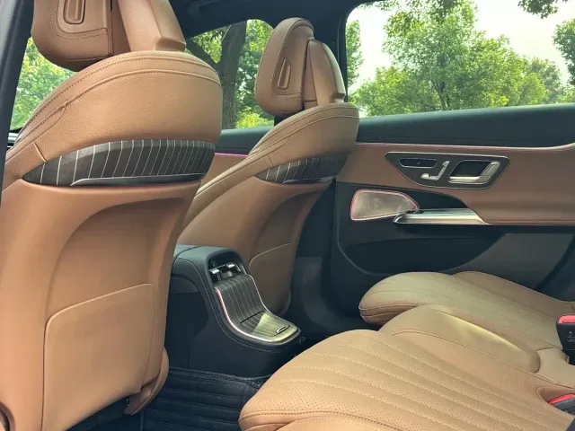 Mercedes-Benz E-Class — Фото автомобиля 9