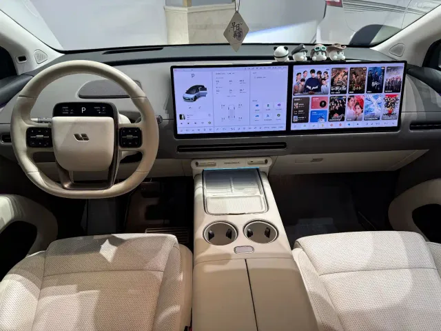 Li Auto i8 — Фото автомобиля 7