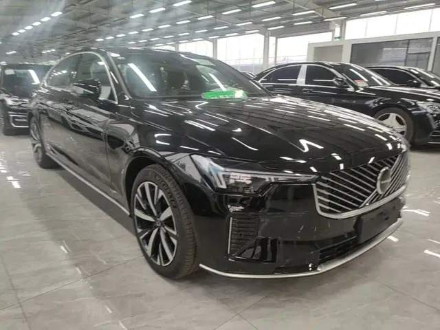 Volvo S90 — Фото автомобиля 3