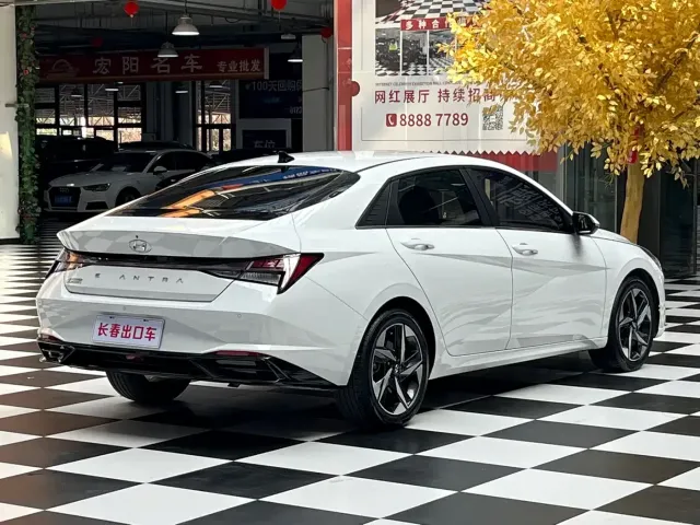 Hyundai Elantra 2022 1.5L CVT LUX Premium Edition — Фото автомобиля 6