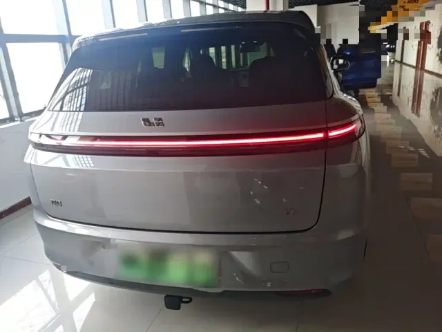 Li Auto L7 — Фото автомобиля 5