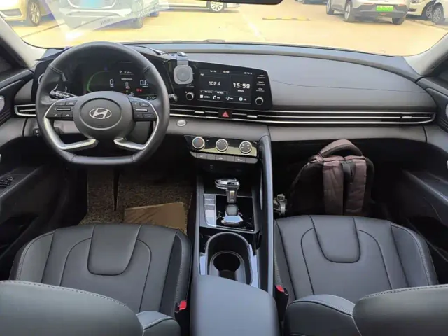 Hyundai Elantra — Фото автомобиля 9