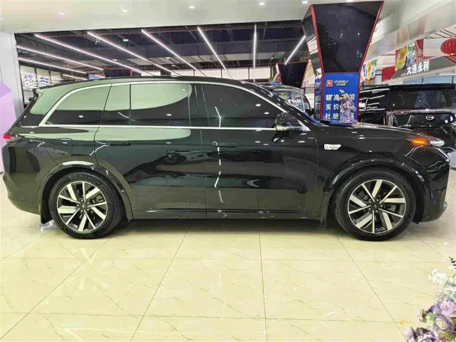 Li Auto L8 — Фото автомобиля 12