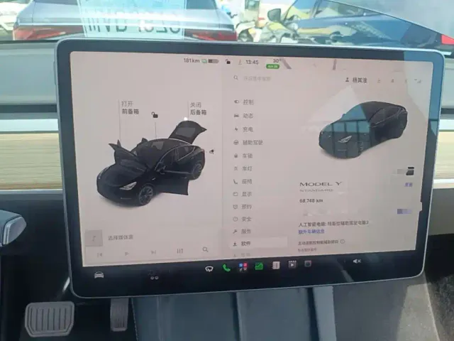Tesla Model Y — Фото автомобиля 11