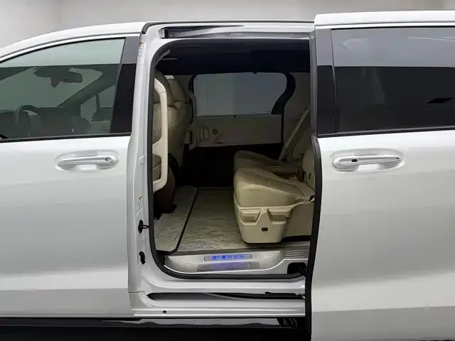 Toyota Sienna — Фото автомобиля 14