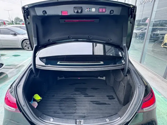 Mercedes-Benz E-Class — Фото автомобиля 17