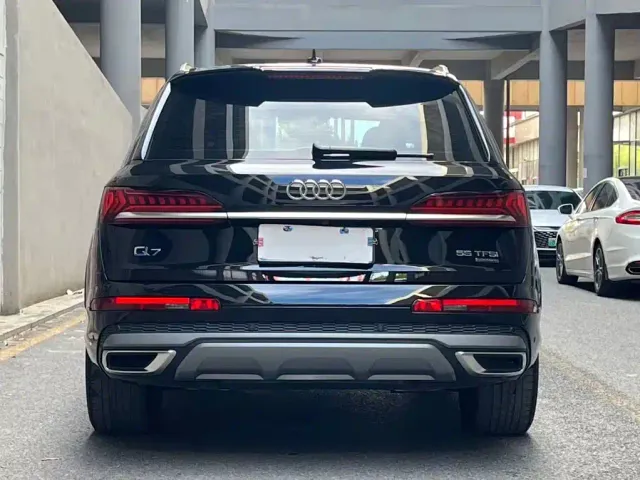 Audi Q7 — Фото автомобиля 4