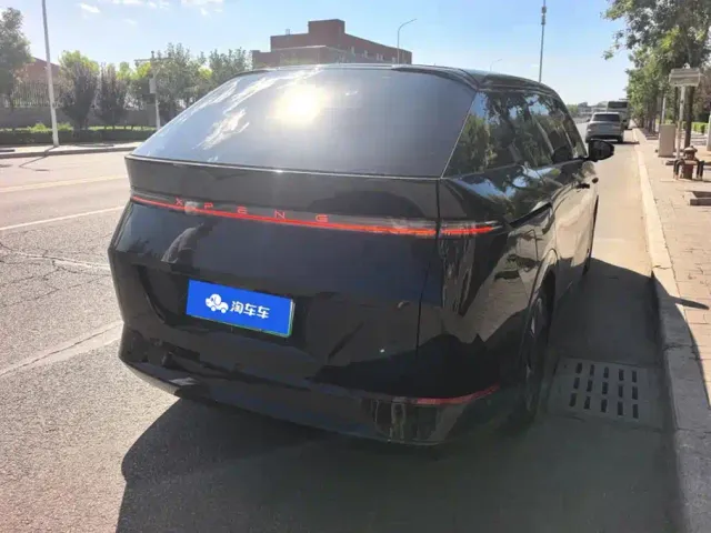 Xpeng X9 — Фото автомобиля 3