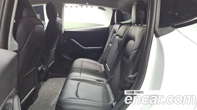 Tesla Model Y — Фото автомобиля 16