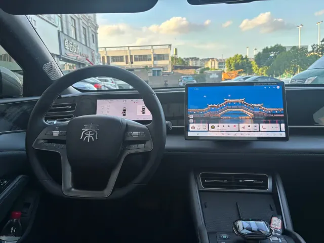 BYD Qin L — Фото автомобиля 14